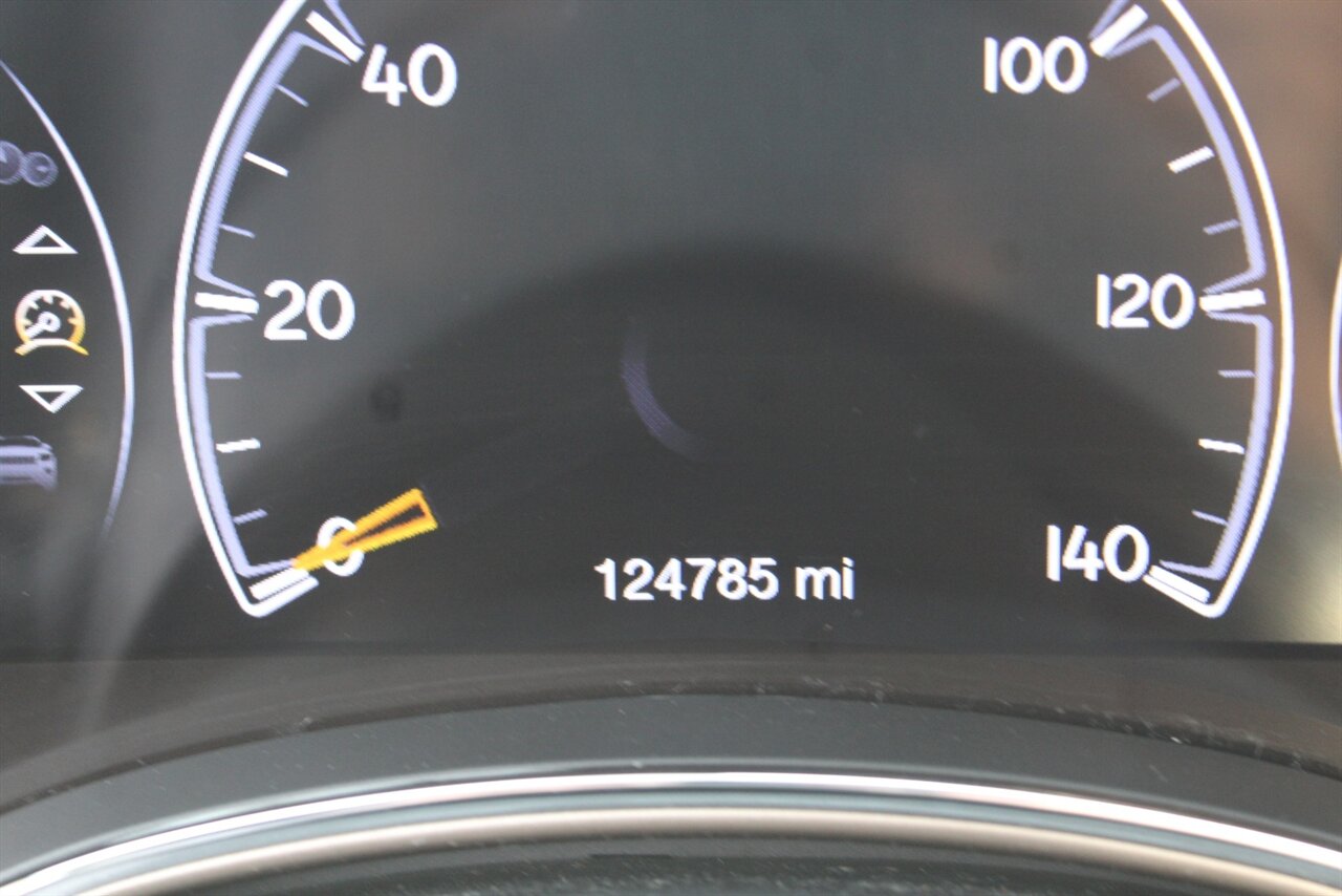 2017 Jeep Grand Cherokee Overland - Photo 5 - Red Bank, NJ 07701