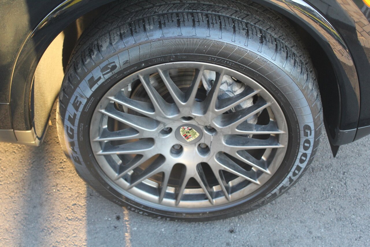 2017 Porsche Cayenne Platinum Edition - Photo 29 - Red Bank, NJ 07701