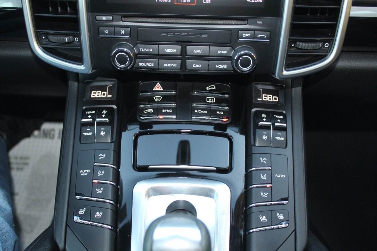 2017 Porsche Cayenne Platinum Edition - Photo 8 - Red Bank, NJ 07701