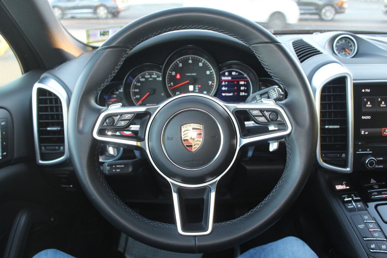 2017 Porsche Cayenne Platinum Edition - Photo 6 - Red Bank, NJ 07701