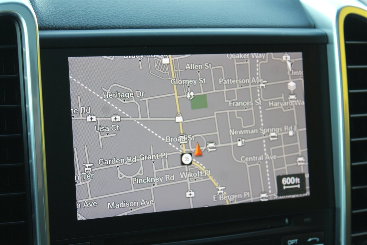 2017 Porsche Cayenne Platinum Edition - Photo 10 - Red Bank, NJ 07701