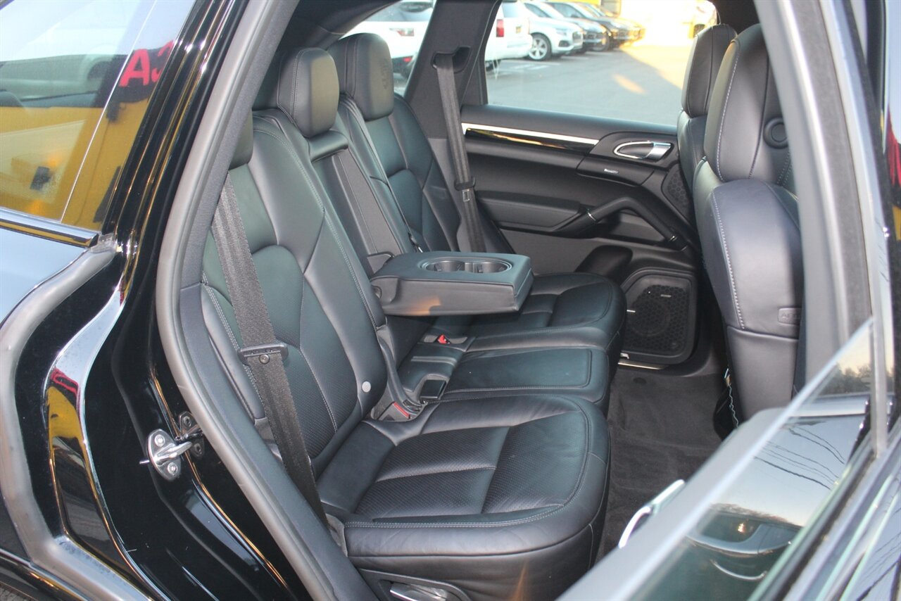 2017 Porsche Cayenne Platinum Edition - Photo 18 - Red Bank, NJ 07701