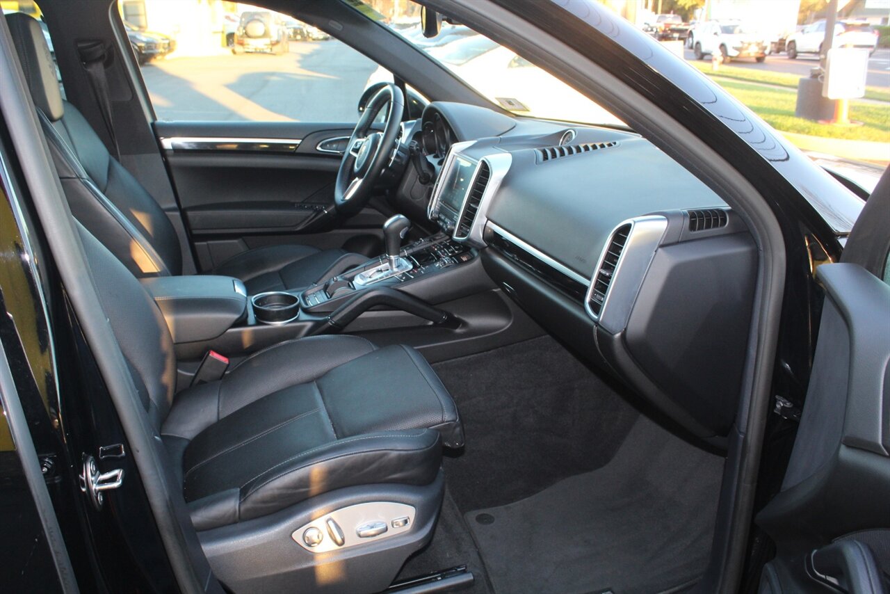 2017 Porsche Cayenne Platinum Edition - Photo 15 - Red Bank, NJ 07701