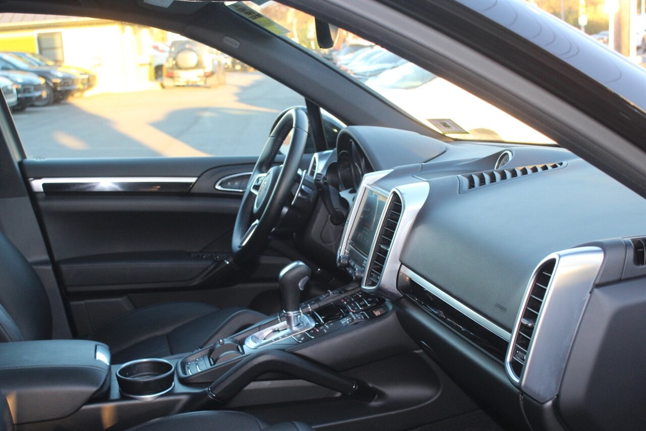 2017 Porsche Cayenne Platinum Edition - Photo 20 - Red Bank, NJ 07701