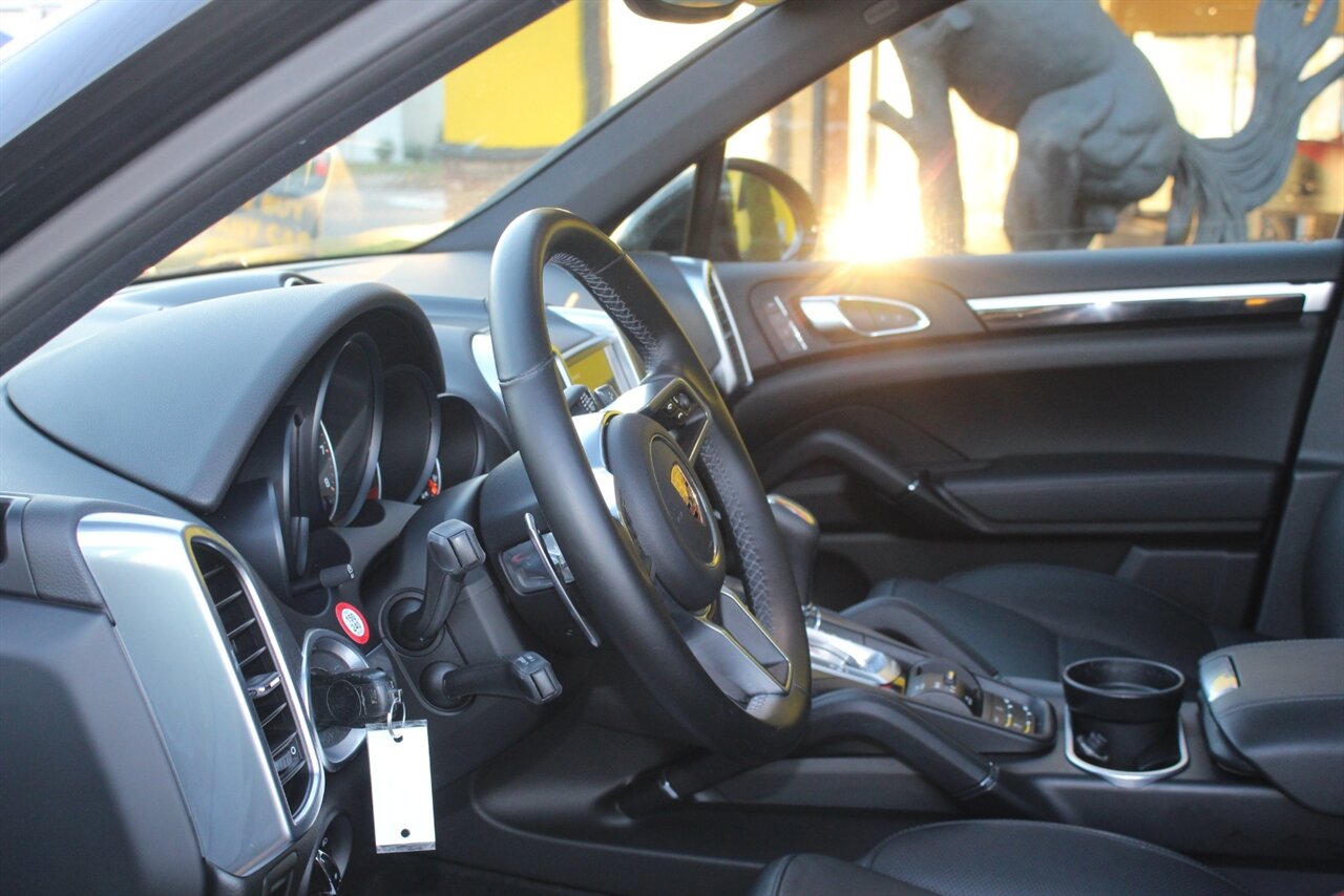 2017 Porsche Cayenne Platinum Edition - Photo 19 - Red Bank, NJ 07701