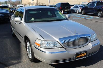 2003 Lincoln Town Car Signature   - Photo 4 - Red Bank, NJ 07701