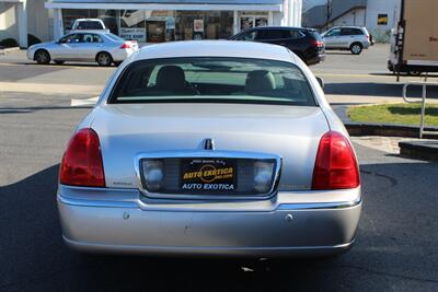 2003 Lincoln Town Car Signature   - Photo 21 - Red Bank, NJ 07701