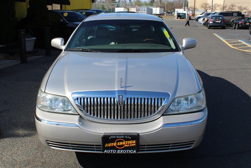2003 Lincoln Town Car Signature photo