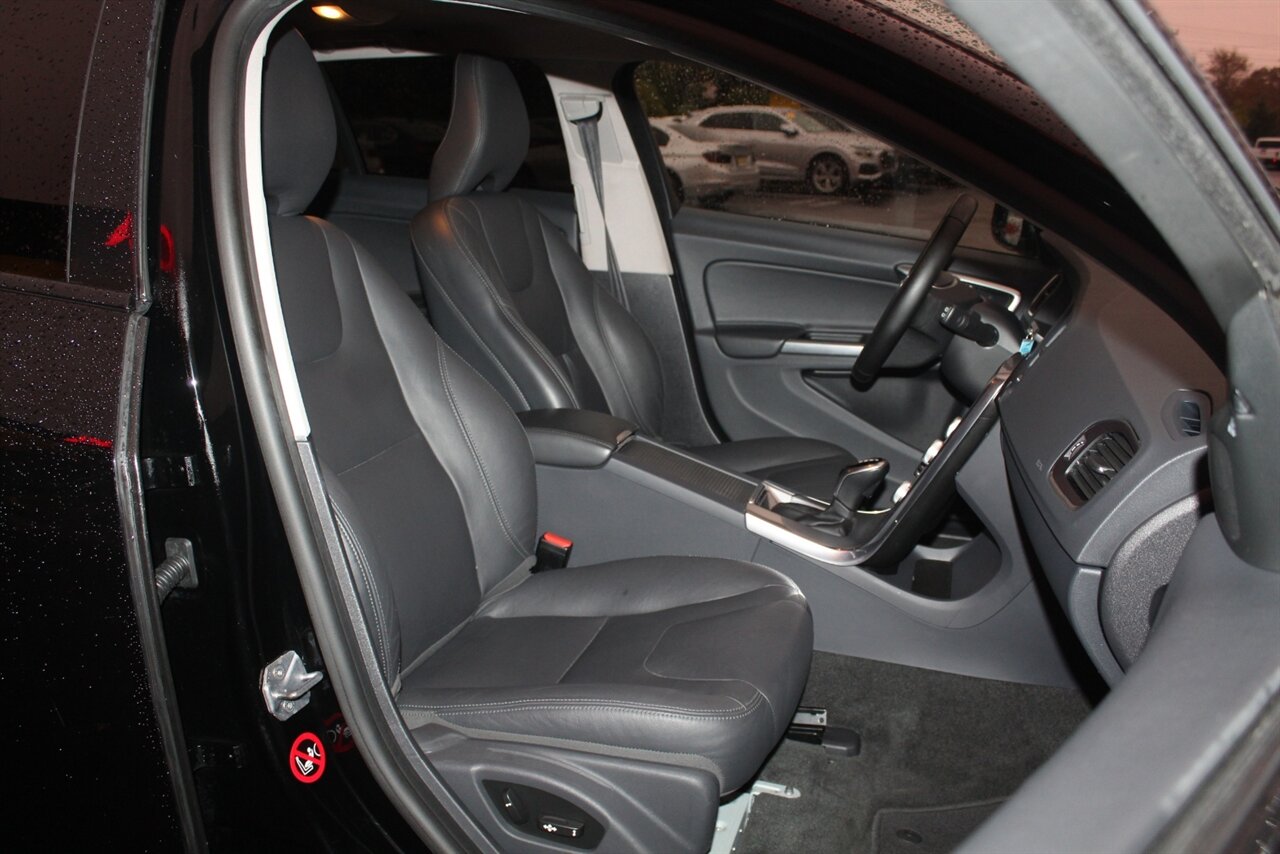 2018 Volvo V60 Cross Country T5 Premier - Photo 14 - Red Bank, NJ 07701