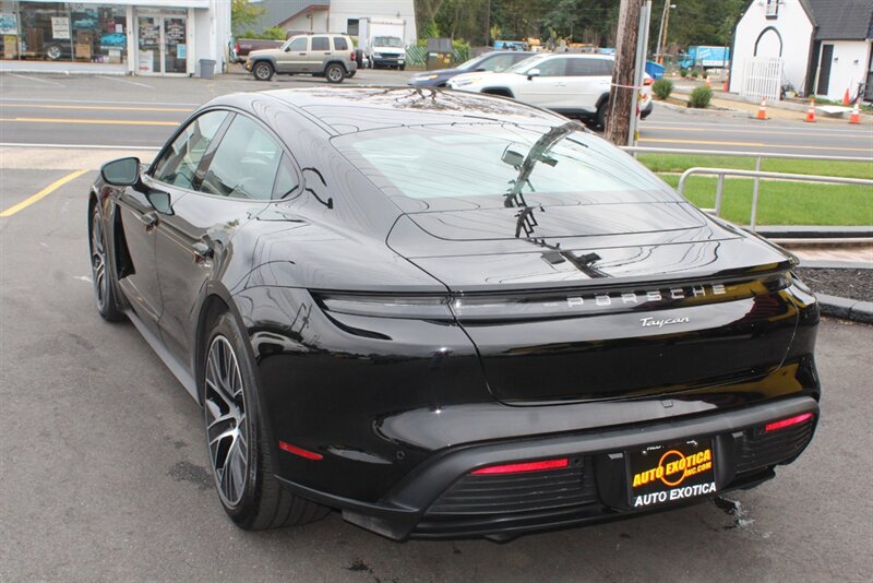 2022 Porsche Taycan  