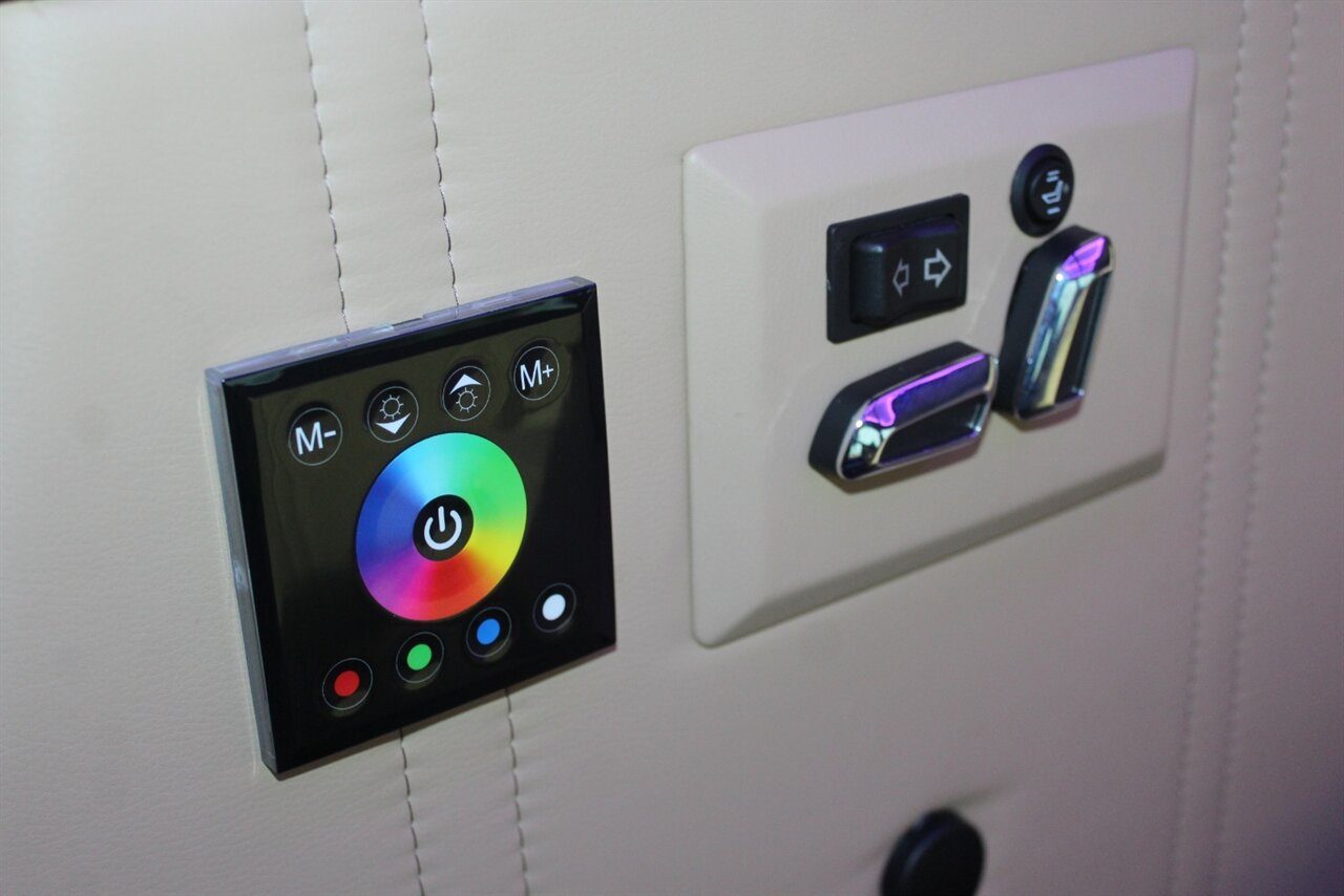 2019 Mercedes-Benz Metris Executive - Photo 27 - Red Bank, NJ 07701