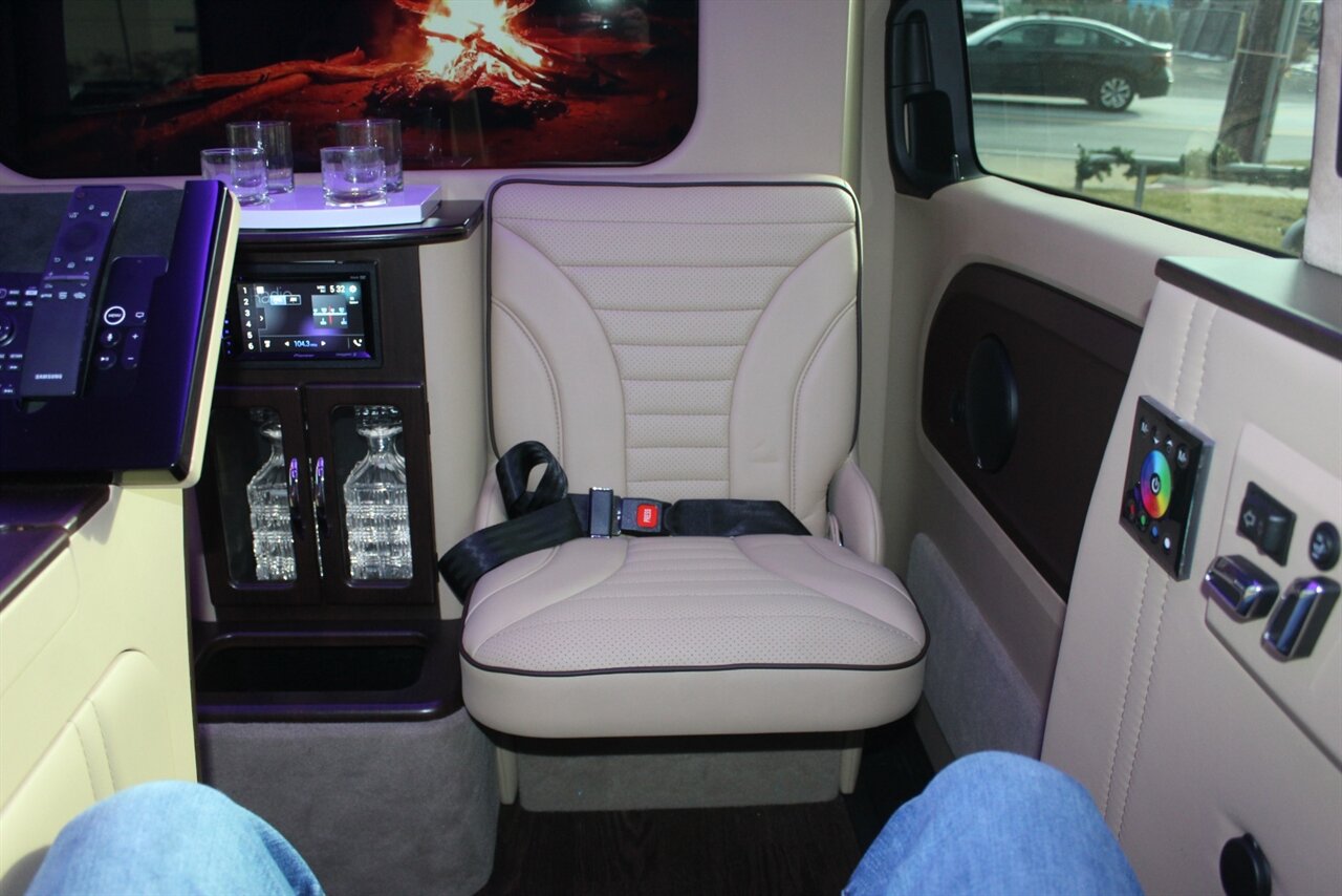 2019 Mercedes-Benz Metris Executive - Photo 23 - Red Bank, NJ 07701