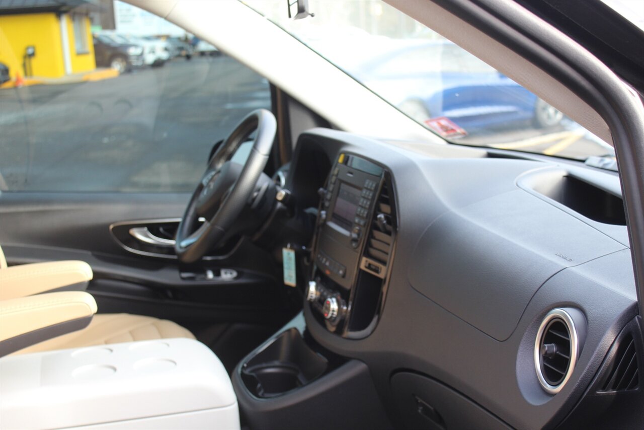 2019 Mercedes-Benz Metris Executive - Photo 10 - Red Bank, NJ 07701