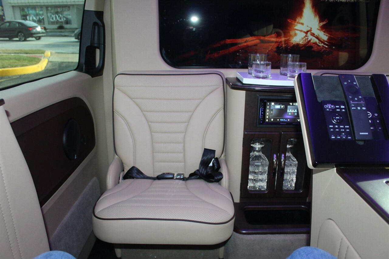 2019 Mercedes-Benz Metris Executive - Photo 22 - Red Bank, NJ 07701