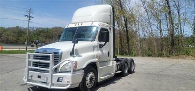 2018 Freightliner Cascadia  DAY CAB