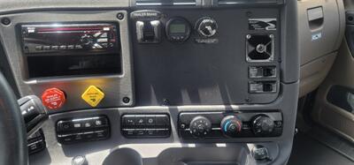 2018 Freightliner Cascadia  DAY CAB - Photo 28 - Wappingers Falls, NY 12590