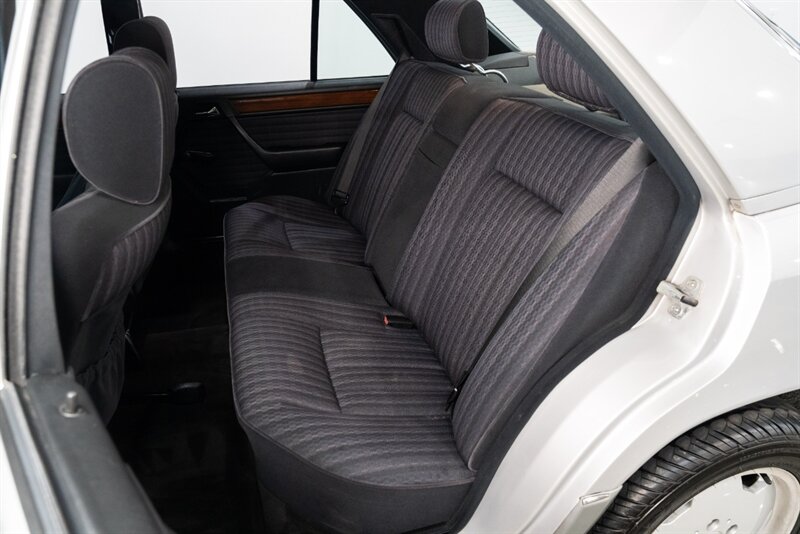 1990 Mercedes-Benz 200e   - Photo 20 - Neptune City, NJ 07753