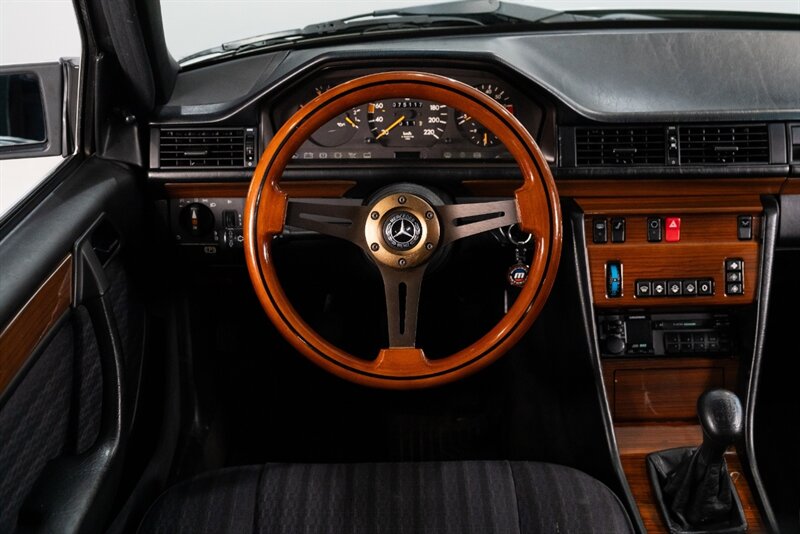 1990 Mercedes-Benz 200e   - Photo 15 - Neptune City, NJ 07753