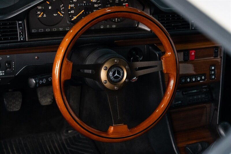 1990 Mercedes-Benz 200e   - Photo 14 - Neptune City, NJ 07753