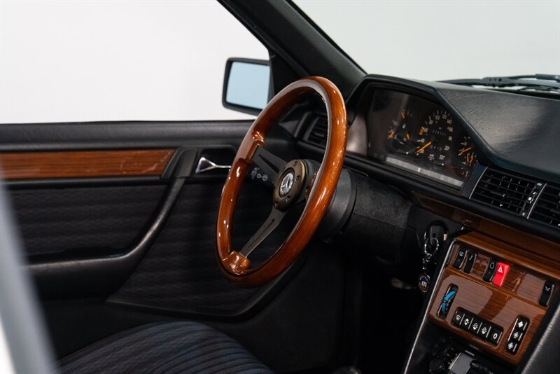 1990 Mercedes-Benz 200e   - Photo 27 - Neptune City, NJ 07753