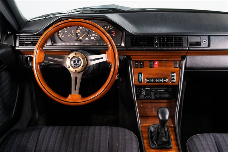 1990 Mercedes-Benz 200e   - Photo 2 - Neptune City, NJ 07753