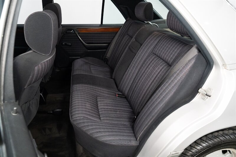 1990 Mercedes-Benz 200e   - Photo 19 - Neptune City, NJ 07753