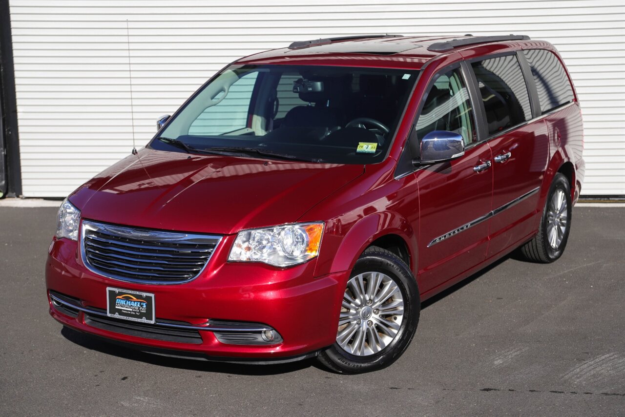 2016 Chrysler Town & Country Touring-L  Anniversary Edition - Photo 36 - Neptune City, NJ 07753