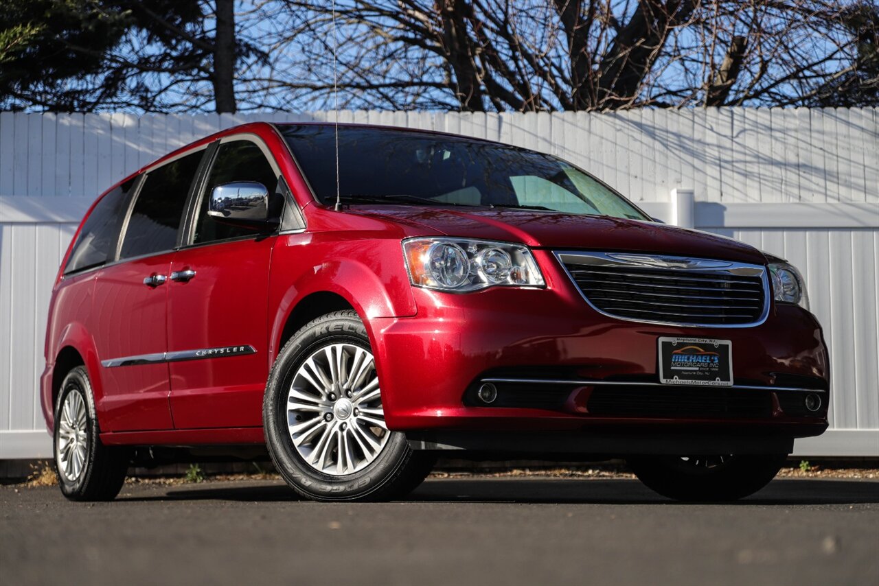 2016 Chrysler Town & Country Touring-L  Anniversary Edition - Photo 34 - Neptune City, NJ 07753