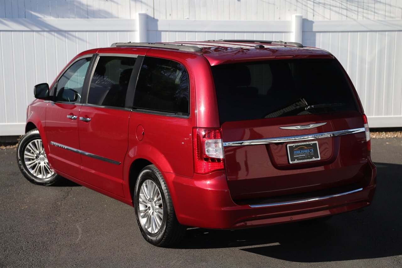 2016 Chrysler Town & Country Touring-L  Anniversary Edition - Photo 39 - Neptune City, NJ 07753