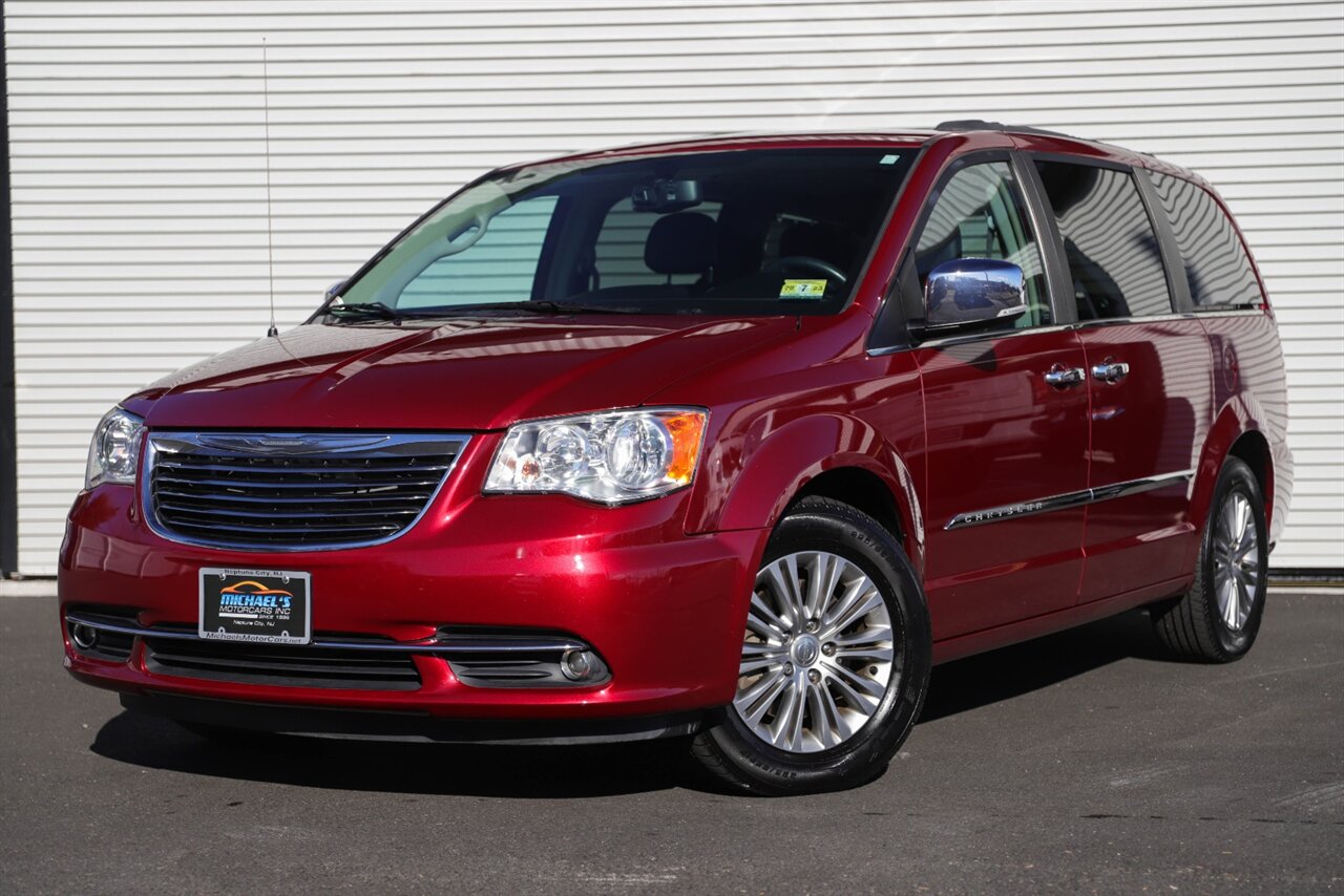 2016 Chrysler Town & Country Touring-L  Anniversary Edition - Photo 10 - Neptune City, NJ 07753
