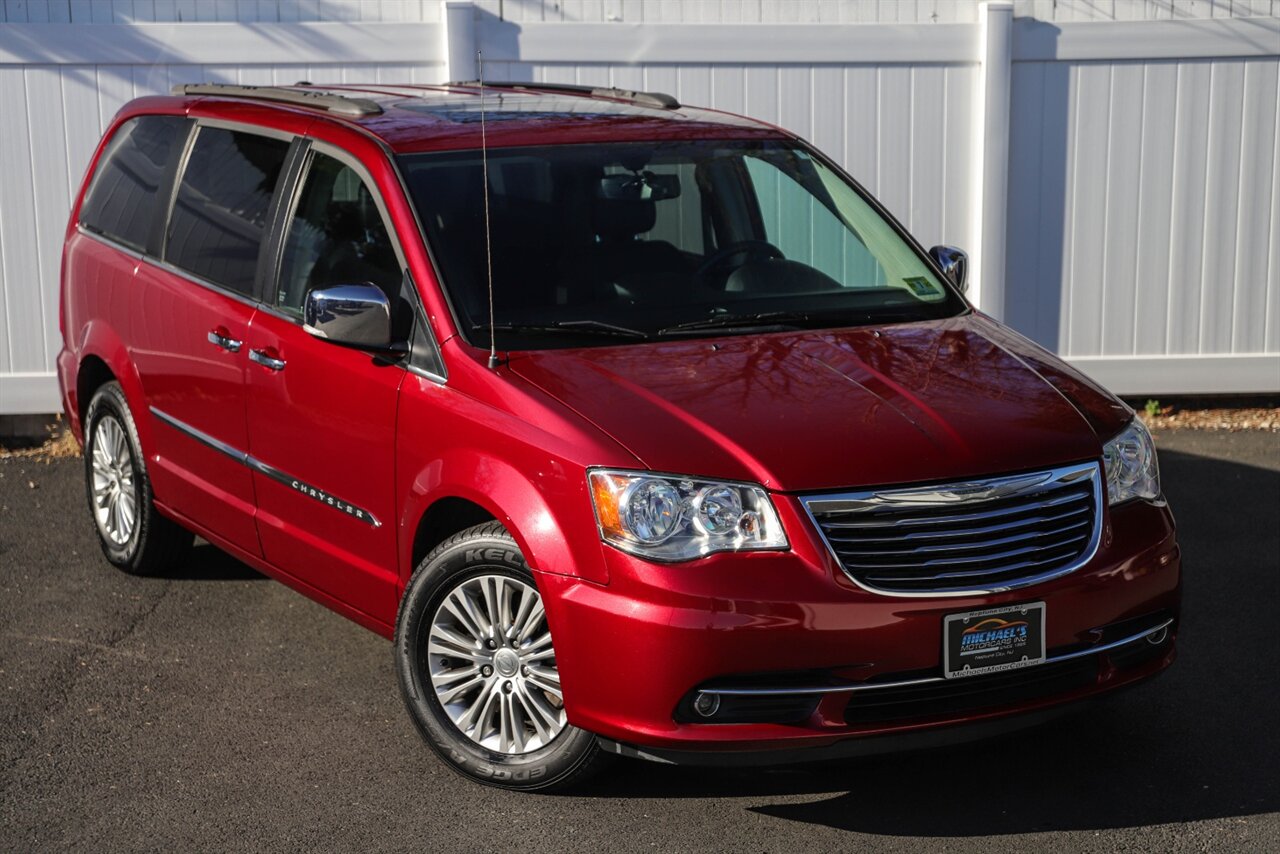 2016 Chrysler Town & Country Touring-L  Anniversary Edition - Photo 35 - Neptune City, NJ 07753
