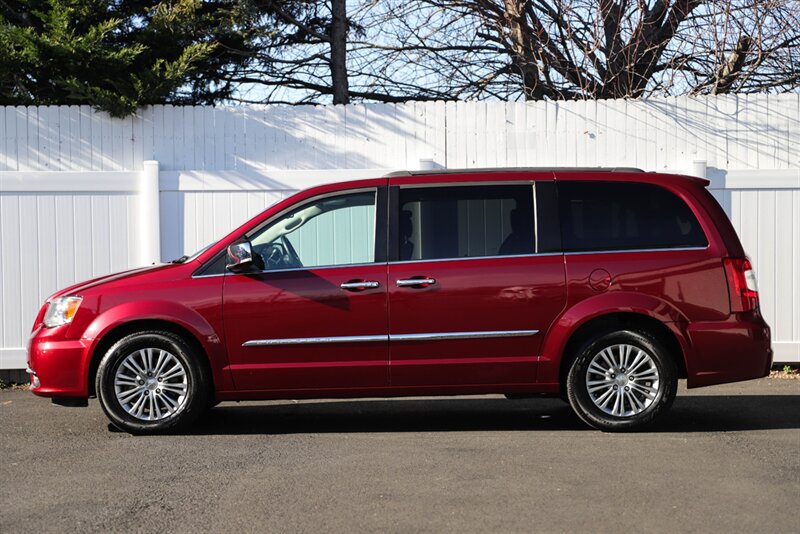 2016 Chrysler Town & Country Touring-L  Anniversary Edition - Photo 3 - Neptune City, NJ 07753