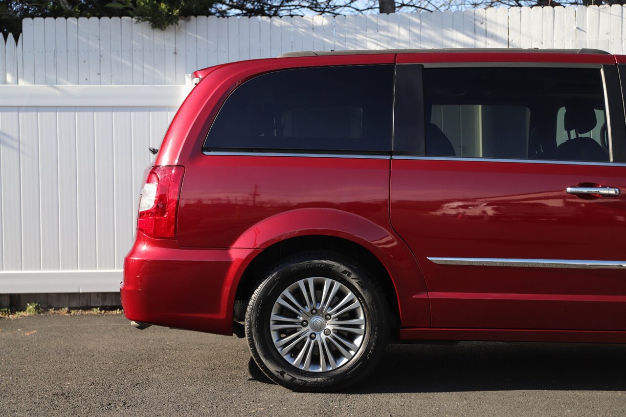 2016 Chrysler Town & Country Touring-L  Anniversary Edition - Photo 46 - Neptune City, NJ 07753