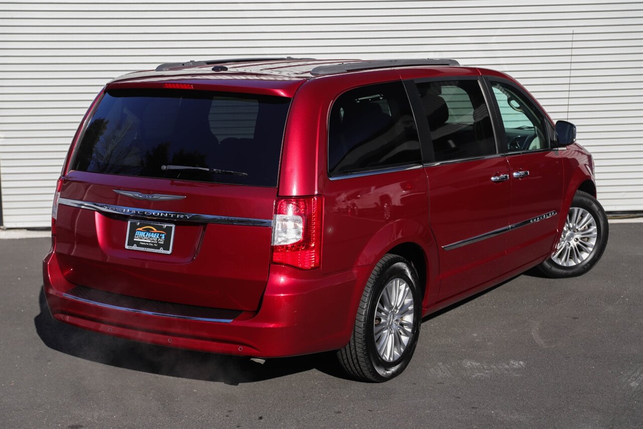 2016 Chrysler Town & Country Touring-L  Anniversary Edition - Photo 40 - Neptune City, NJ 07753