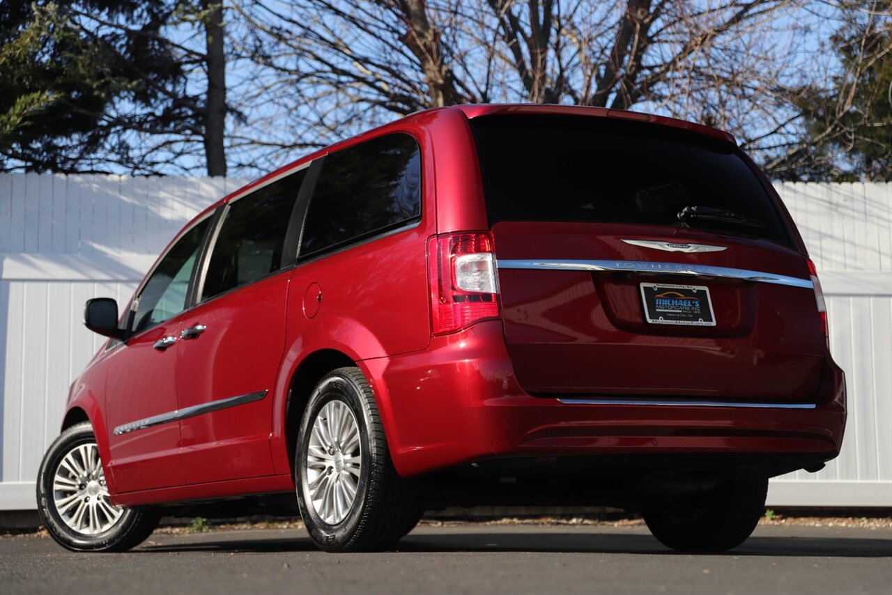 2016 Chrysler Town & Country Touring-L  Anniversary Edition - Photo 38 - Neptune City, NJ 07753