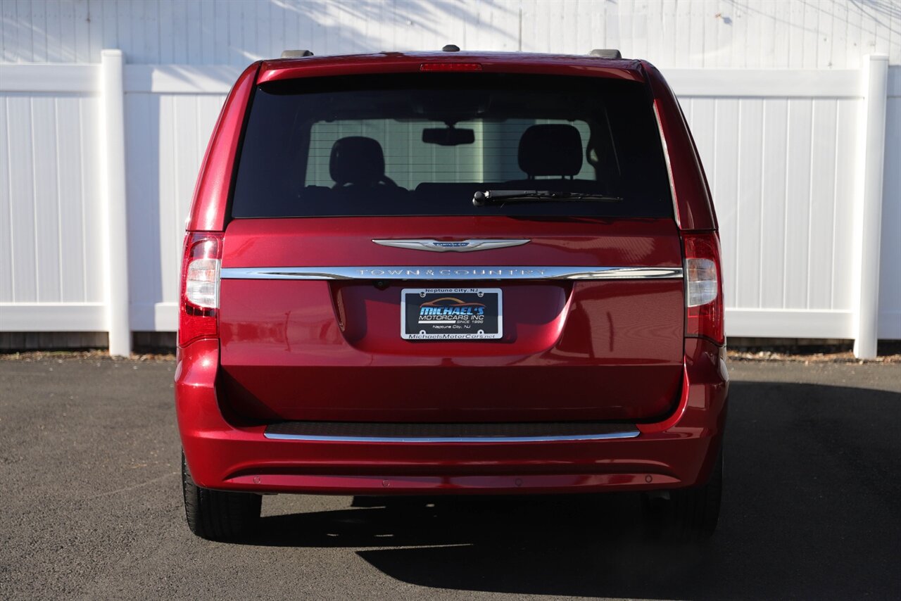 2016 Chrysler Town & Country Touring-L  Anniversary Edition - Photo 5 - Neptune City, NJ 07753