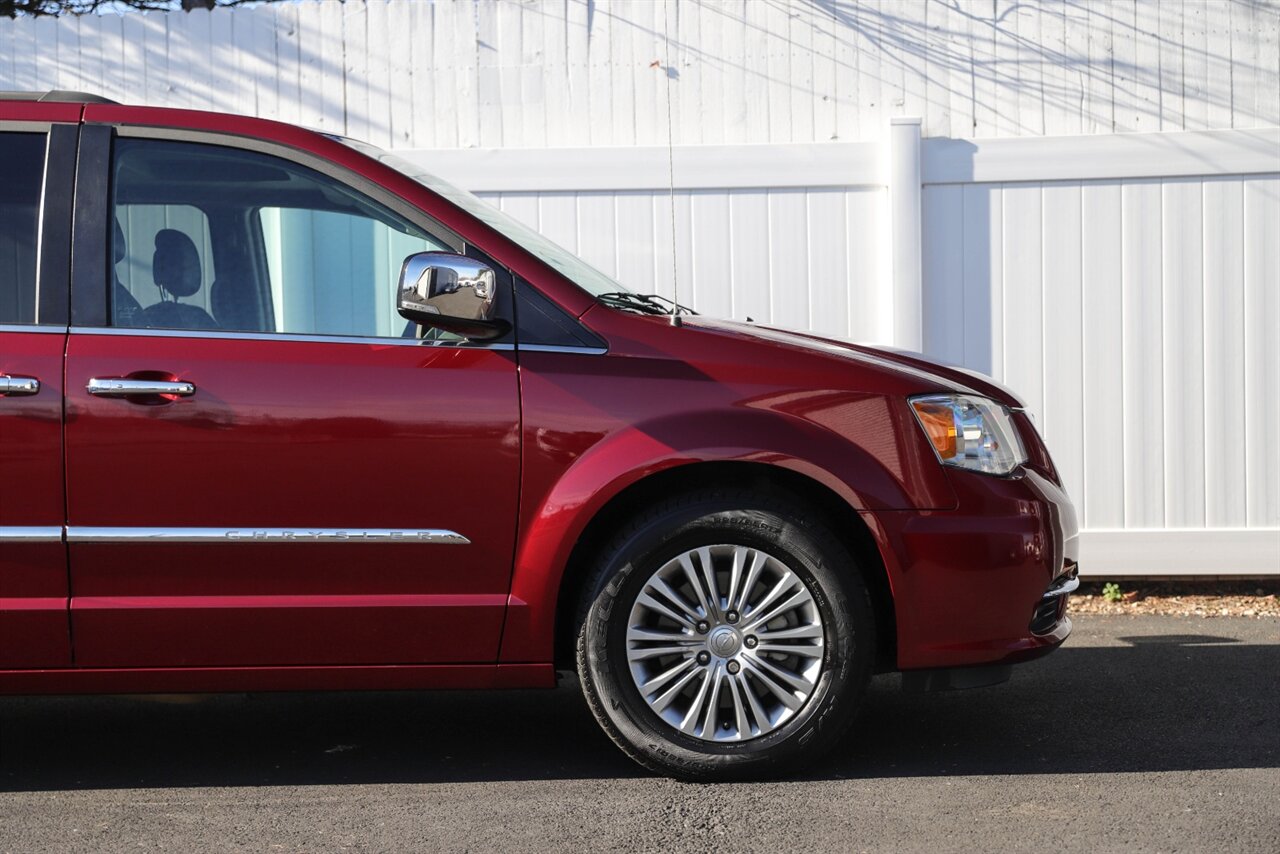 2016 Chrysler Town & Country Touring-L  Anniversary Edition - Photo 47 - Neptune City, NJ 07753
