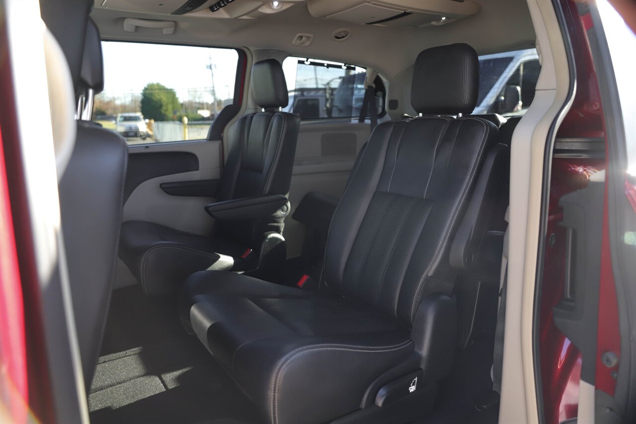 2016 Chrysler Town & Country Touring-L  Anniversary Edition - Photo 14 - Neptune City, NJ 07753