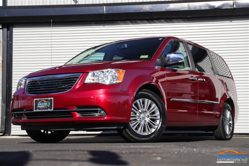 2016 Chrysler Town & Country Touring-L  Anniversary Edition - Photo 1 - Neptune City, NJ 07753