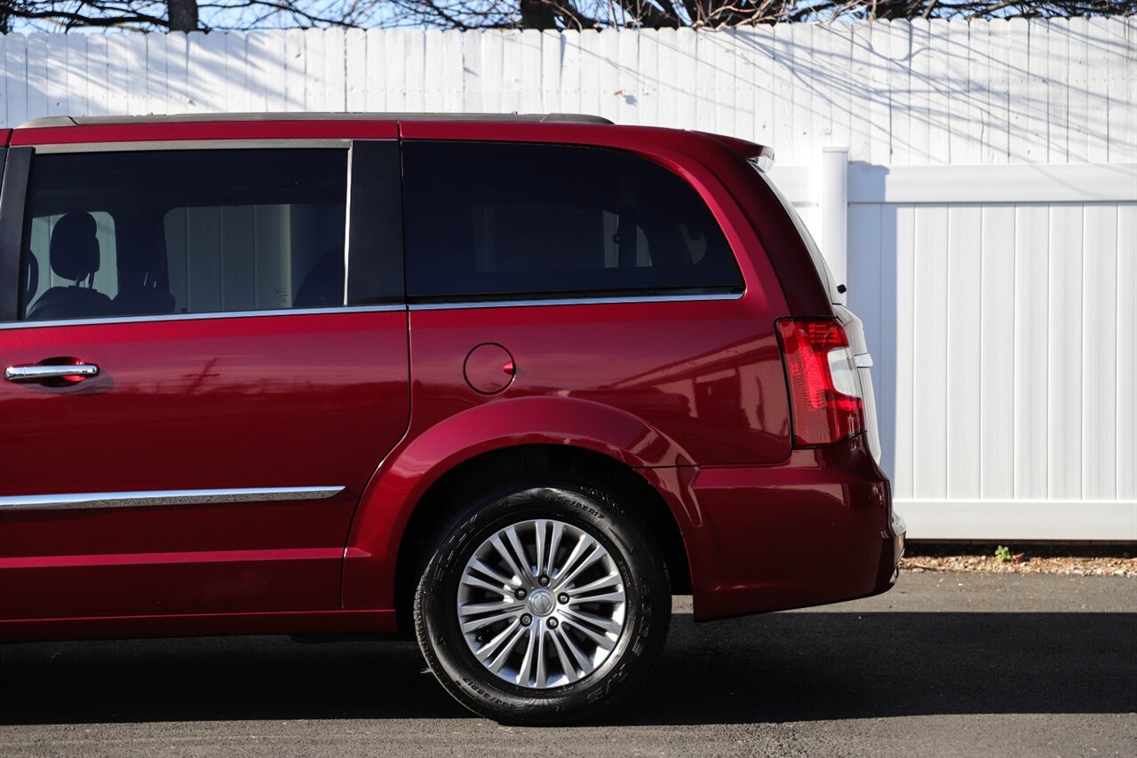 2016 Chrysler Town & Country Touring-L  Anniversary Edition - Photo 45 - Neptune City, NJ 07753