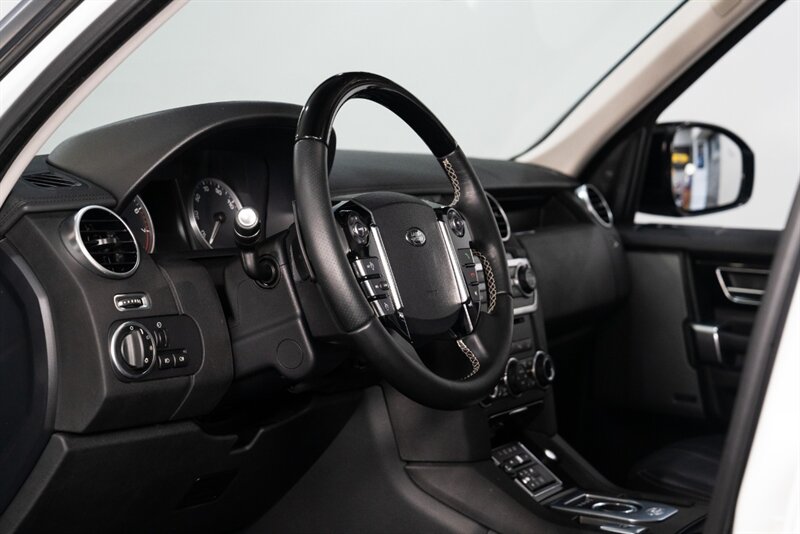 2016 Land Rover LR4 HSE - Photo 12 - Neptune City, NJ 07753