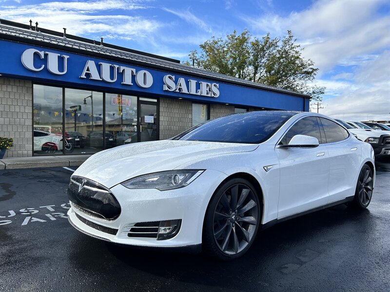 The 2013 Tesla Model S Performance photos