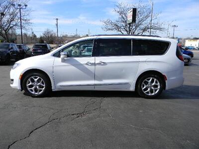2020 Chrysler Pacifica Limited  28 MPG - Photo 8 - Joliet, IL 60436