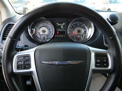 2012 Chrysler Town and Country Touring  25 MPG - Photo 15 - Joliet, IL 60436