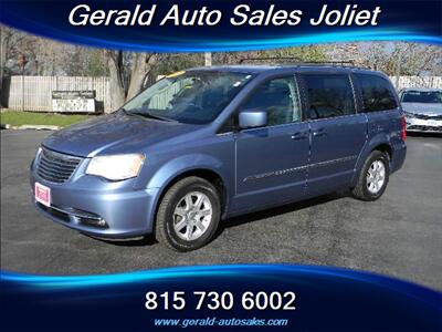 2012 Chrysler Town and Country Touring  25 MPG - Photo 1 - Joliet, IL 60436