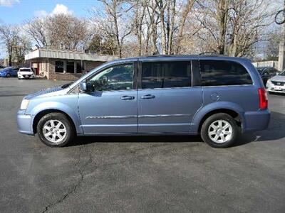 2012 Chrysler Town and Country Touring  25 MPG - Photo 3 - Joliet, IL 60436