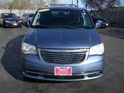 2012 Chrysler Town and Country Touring  25 MPG