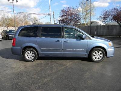 2012 Chrysler Town and Country Touring  25 MPG - Photo 5 - Joliet, IL 60436