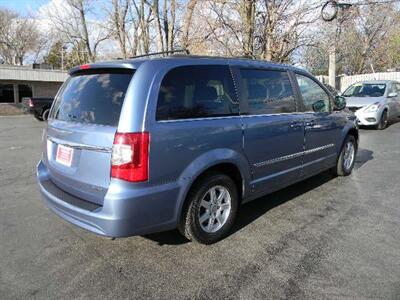 2012 Chrysler Town and Country Touring  25 MPG - Photo 6 - Joliet, IL 60436