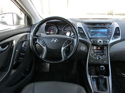 2014 Hyundai Elantra Limited  37 MPG - Photo 15 - Joliet, IL 60436